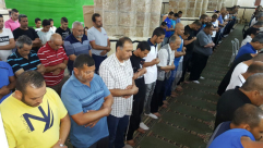 بالصور: إحياء ليلة القدر في مسجد العمري الكبير في مدينة الرملة